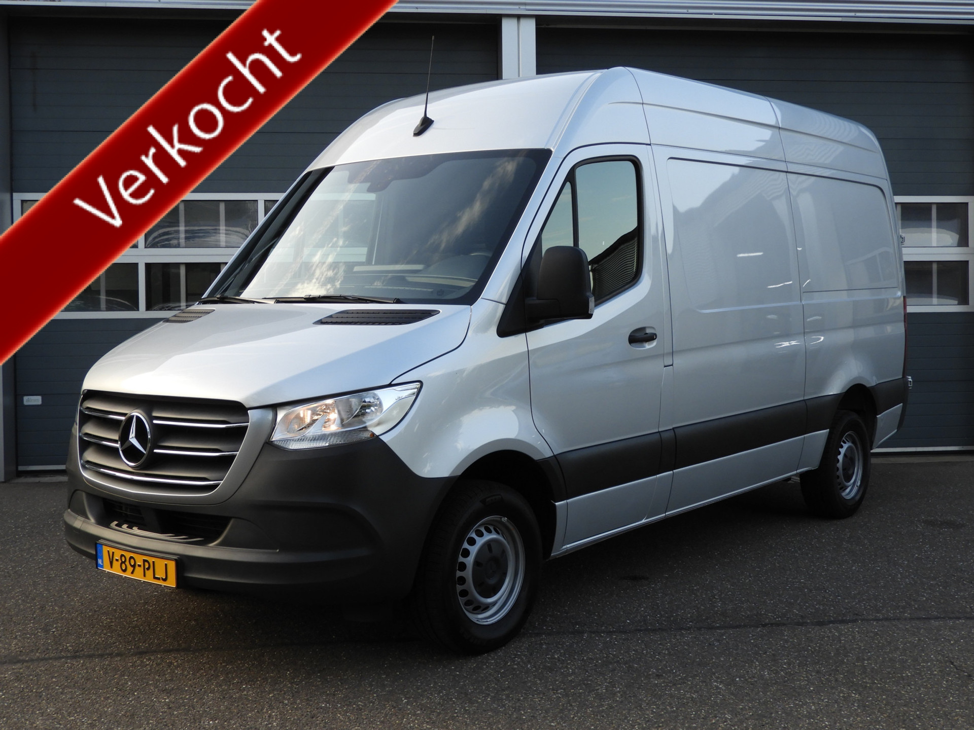 53780939